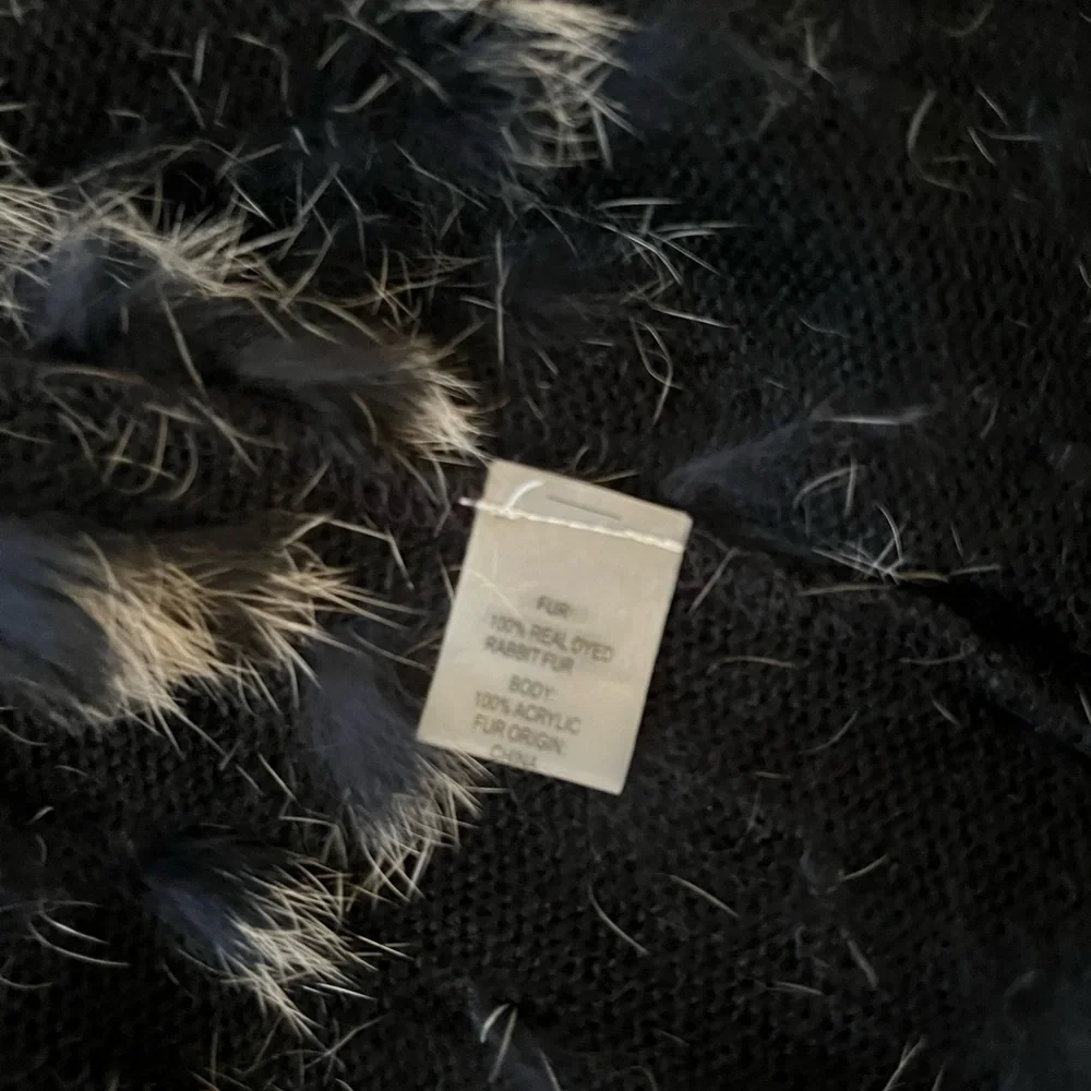 💯 Rabbit Fur Vest in Black and White, Front Hook Clasp - Picture 4 of 7